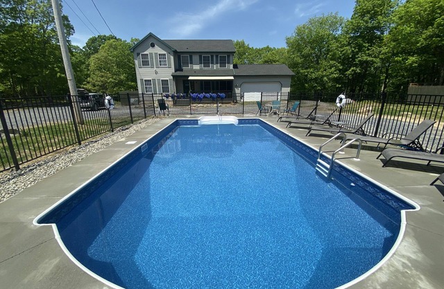 POOL IS OPEN. vacation home just 16 minutes from Bushkill Falls