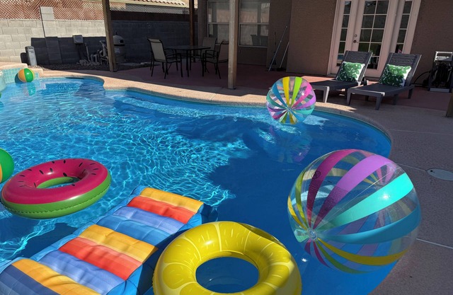 Pool Villa Newly Remodeled 3BD2.5BR by Summerlin
