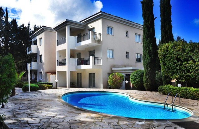 Poolside 2 bedroom apt, Paphos Riviera, Universal area