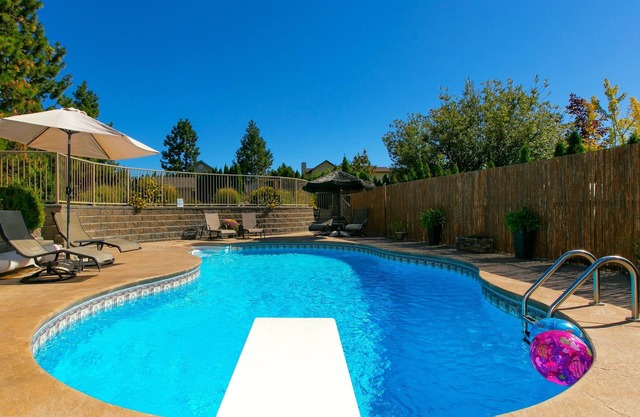 Poolside Retreat, Peachland our mini resort