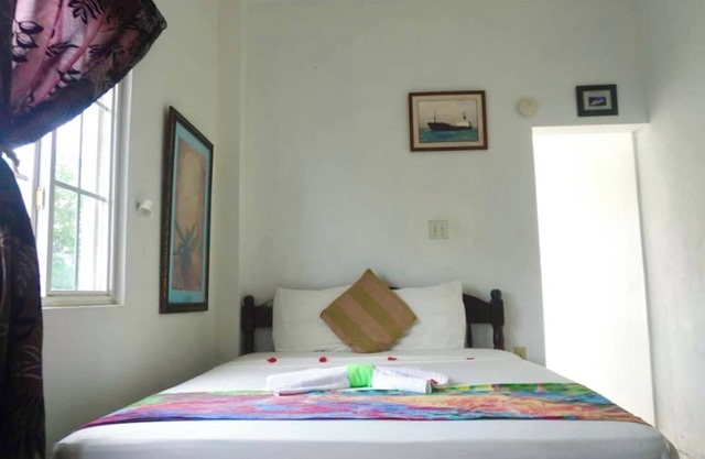 Poolside SeaView Studio for 2or3 w Pool by Airport