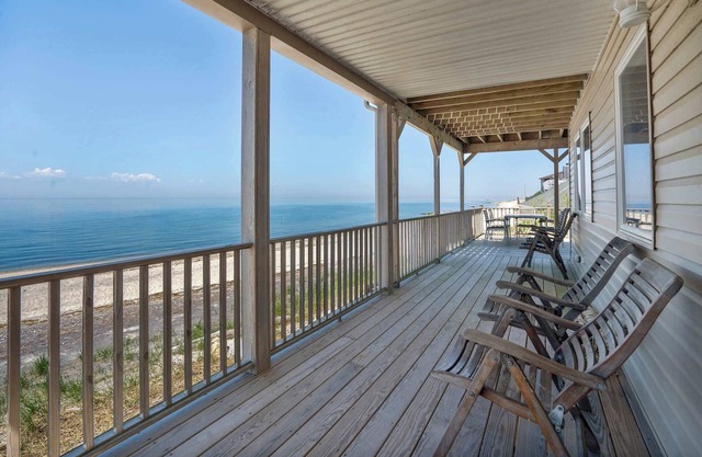 Poppys Private Beach Paradise: Wading River, North