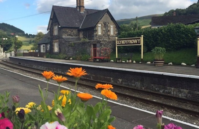 Porter's lodge by heritage Railway line (adjoining Station House)