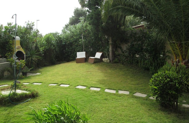 Portion of villa with garden 400 from the sea