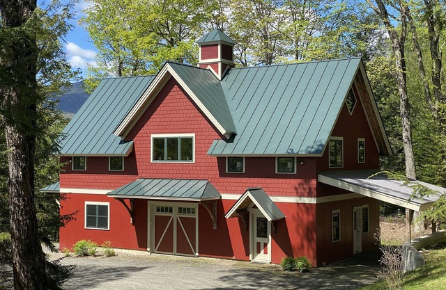 Post and Beam Carriage House in the heart of Mad River Valley