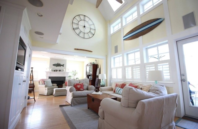 Pottery Barn Beach House - Featured in “So-RI” magazine! Booking Summer 2026