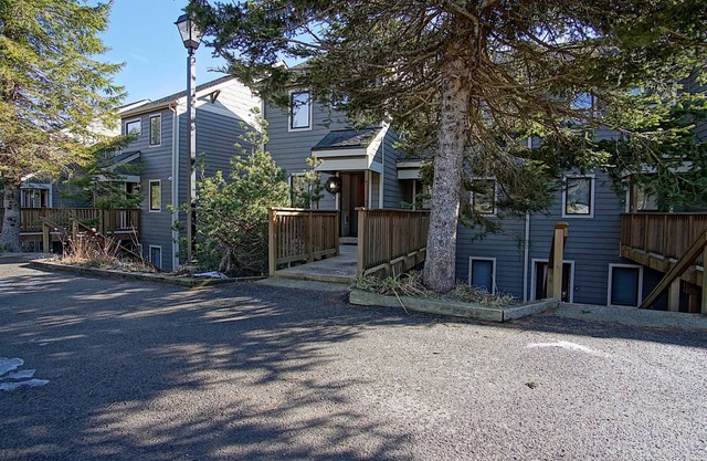 POWDERIDGE 36--2 BEDROOMS, 2'5 BATHS, Ski In Ski Out