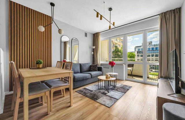 Powiśle Business Apartments - Balcony, Workspace - by Rentujemy