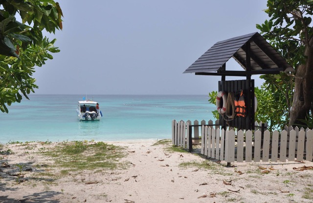 Pranee Beach Bungalows