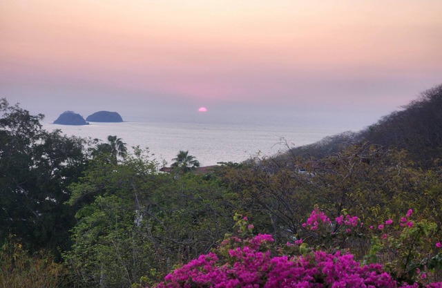 Preciosa Villa Rodeada de Naturaleza Frente a Playa Real Guanacaste
