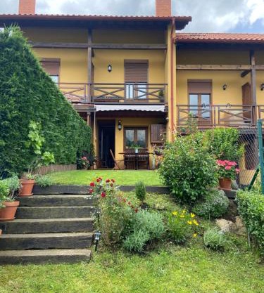 PRECIOSO CHALET JUNTO A POTES CON PISCINA-4 Hab,3 Baños