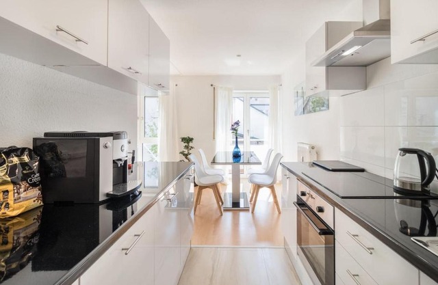Premium 2 room apartment 10 min Uni, 4 min City