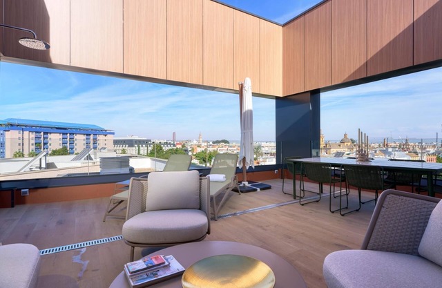 Premium Penthouse 3BR, 4BA, Terrace, Parking & Views