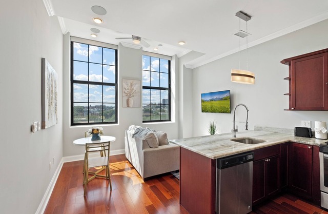 Prestigious 1BR w/Rooftop Pool