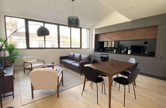 Prestigious duplex in the heart of the Golden Triangle