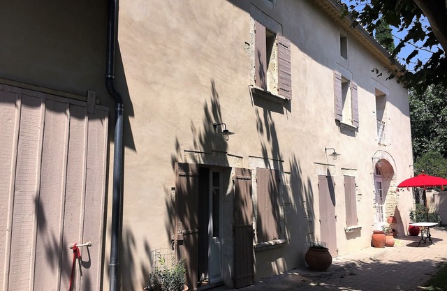Pretty apartment with private pool in a mas provençale.