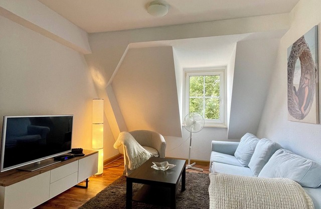 Pretty, bright attic in the middle of Leipzig's Neuseenland!