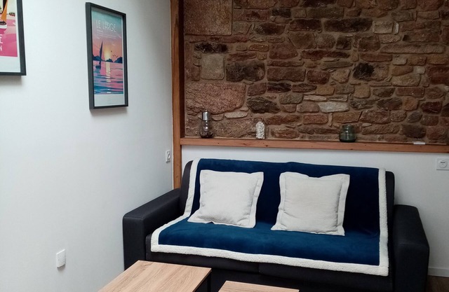 PRETTY T2 ON THE GROUND FLOOR, INDEPENDENT, QUIET, REFURBISHED, WITH TERRACE