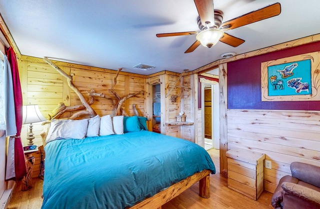 Primary suite cabin, mountain view, hot tub access