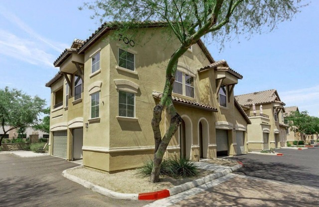 Pristine 2 Bedroom/2 Bath condo in Gated Community. Superb walkability!