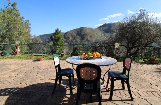 Private villa with free admission to the beach club, Villa Mingari
