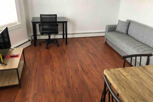 Private 2-bedroom apartment with direct bus to NYC Manhattan only a 5-minute walk away