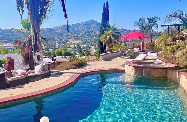 Private 2 Level Backyard Oasis Pool/Spa, and Mountain View’s