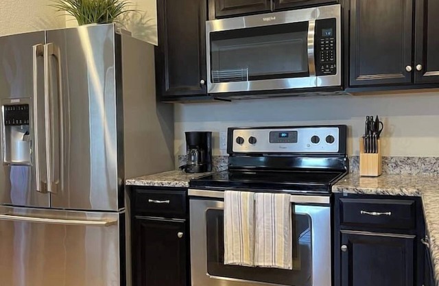Private 3 Bedroom House with Fireplace