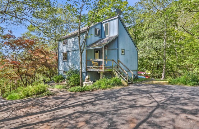 Private 3-bedroom home bordering the Mohonk Preserve, Dog friendly