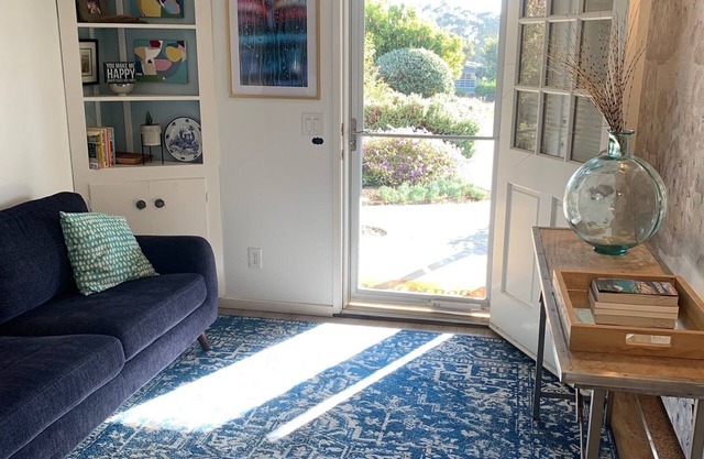 Private and peaceful 2 BDR 1 BA retreat. Walking distance to the beach.