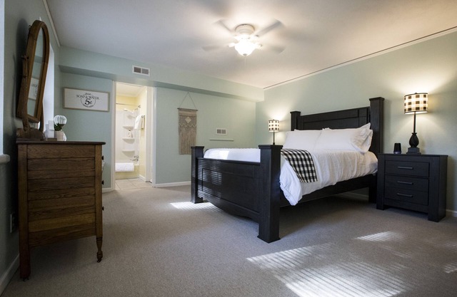 Private Apartment in the ❤️ of Brevard, 1 Bedroom, sleeps 3,