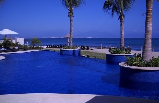 Private Beach with Magnificent Views!