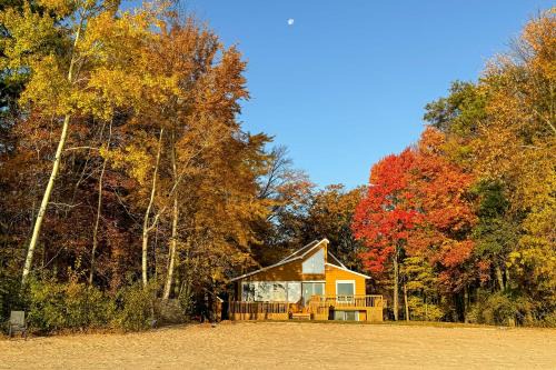 Private Beach and Deck Spacious Lake Michigan Home