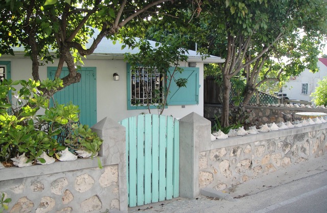 Private beach cottage - best value on Grand Turk!