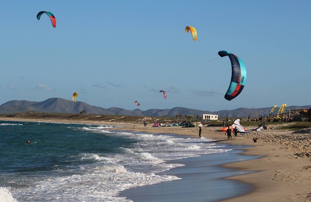 Private Beach house oasis. Walk on waterfront. Kiting paradise at your door.