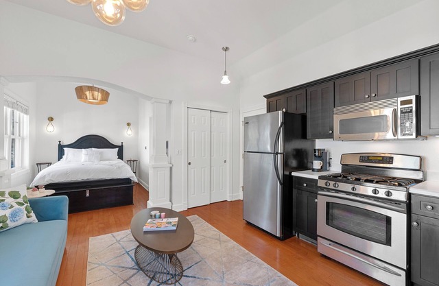 Private Beach, Pools & Full-Kitchen