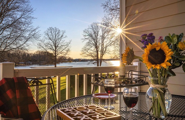 Private Boat Slip, Dogs Ok, Canoe, Game Room, ,Beach & Community Pool!
