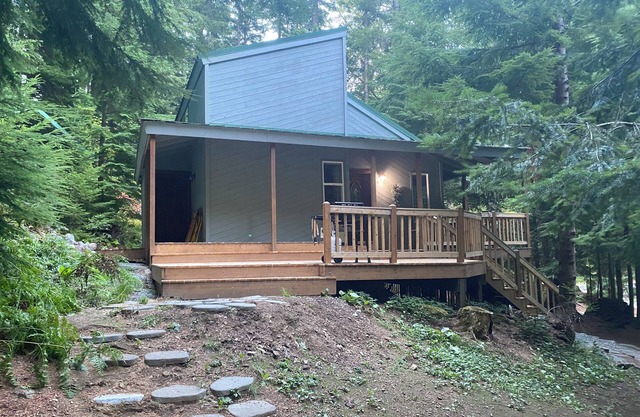 Private Cabin Hike Mt.Rainier, Sunrise & Crystal Mt