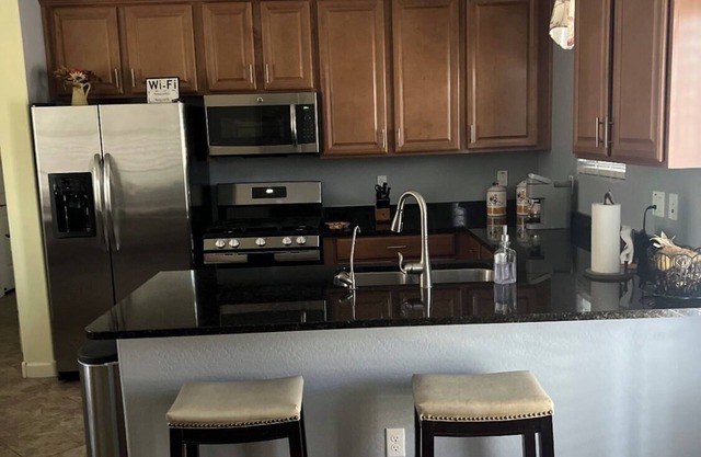 Private Casita. 1 Bedroom, 1 Bath, Full Kitchen, dining. Living room.