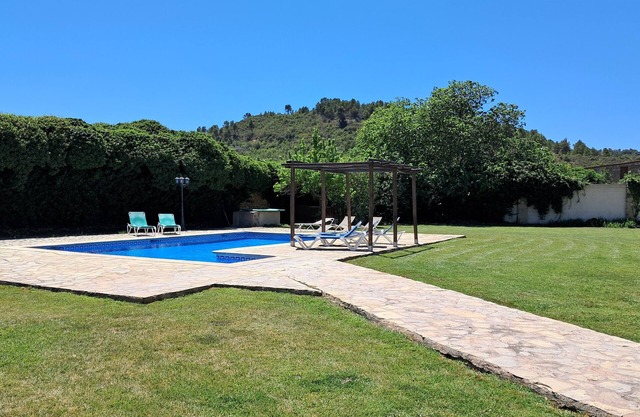 Private Catalonia villa with pool in lovely surroundings