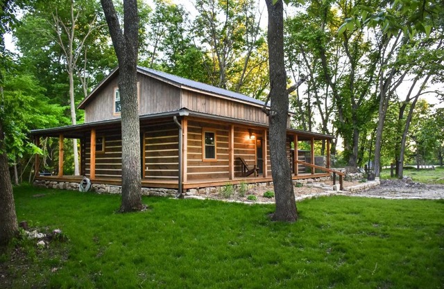Private Chase County Cabin on Middle Creek!