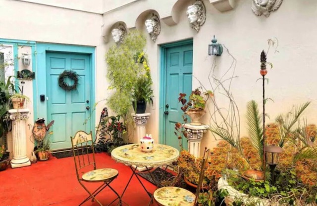Private Cozy suite in Los Gatos -Saratoga walking distance to downtown.