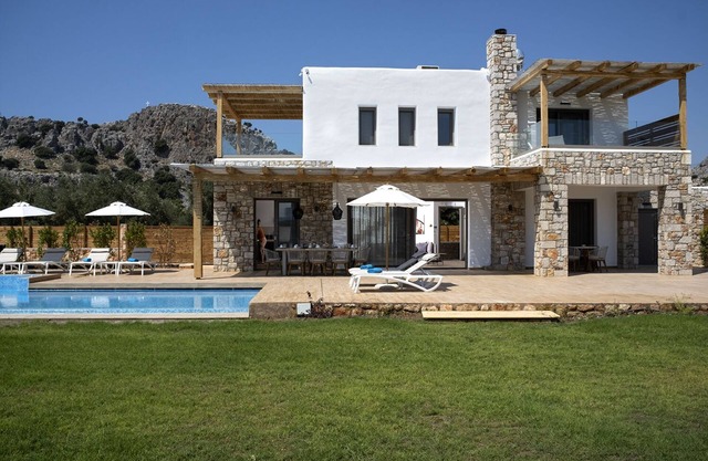 Private Deluxe 3 bedroom villa in Lindos , villa Alkyoni