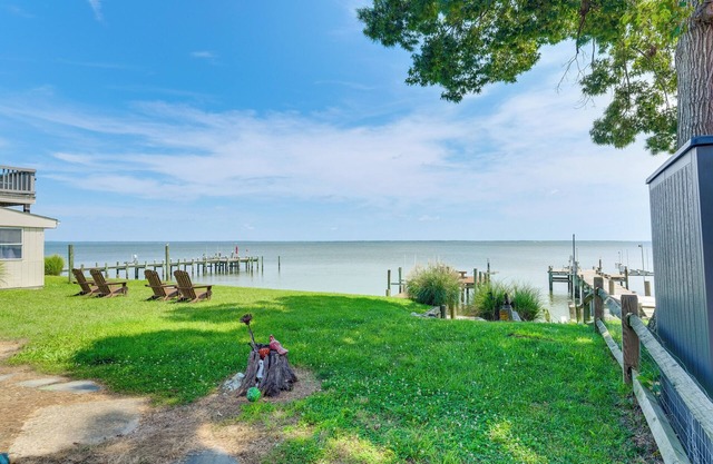 Private Dock & Yard: Hague Hideaway on the Potomac