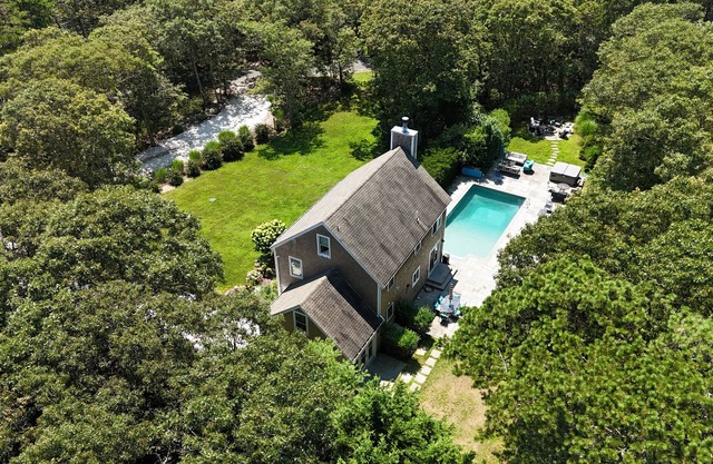 Private Family Home, Heated Pool, Hottub, 5 BR.4.5 bath, WiFi, AC. NO PETS.