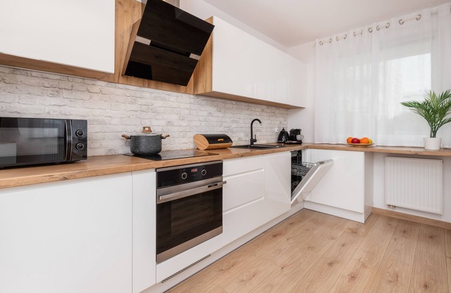 Private Garden Apartment by Renters