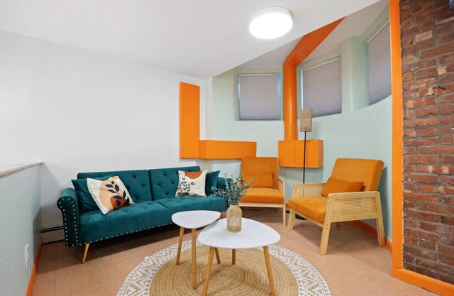 Private Garden Getaway: Cozy & Chic , Near Subway
