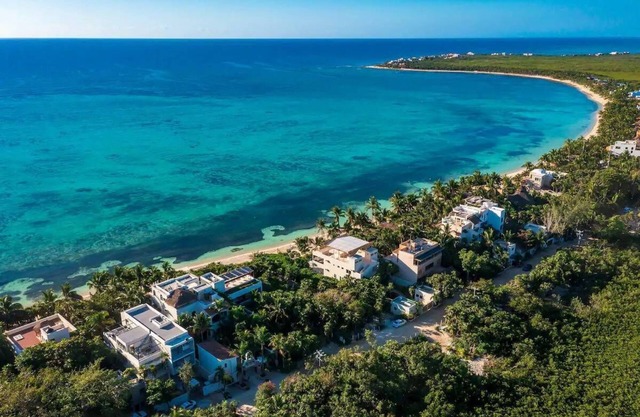Private garden view casita, perfect for a couple, beach access, AC and WiFi!