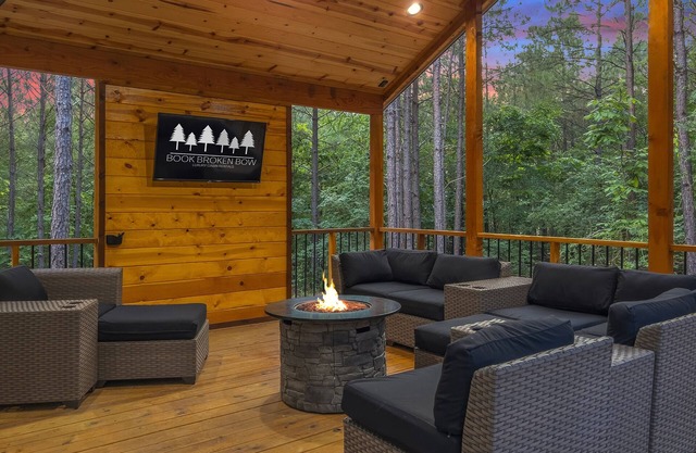 Private Hot Tub + Outdoor Oasis + Split Floor Plan + Arcade + Family Friendly