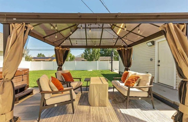Private Hot tub, Patio, Half Basketball Court